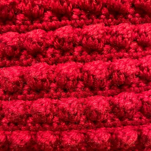 Red popcorn knit handbag with brown lucite handles - Picture 3 of 5